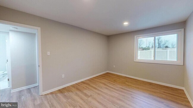 Building Photo - 564 Wilson Bridge Dr