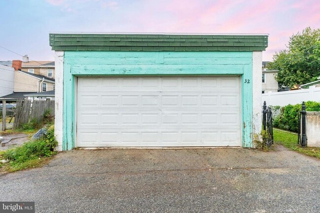 Building Photo - 32 E Elm St