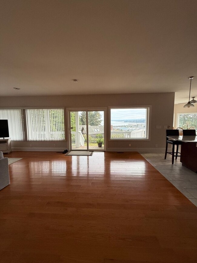 Building Photo - Stunning Bay View Retreat – Fully Furnished 2 Bed / 2 Bath Near Charleston