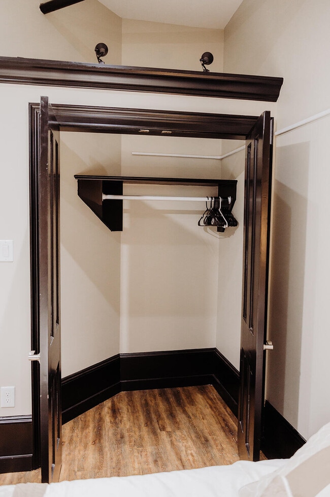 Building Photo - 275 S Limestone