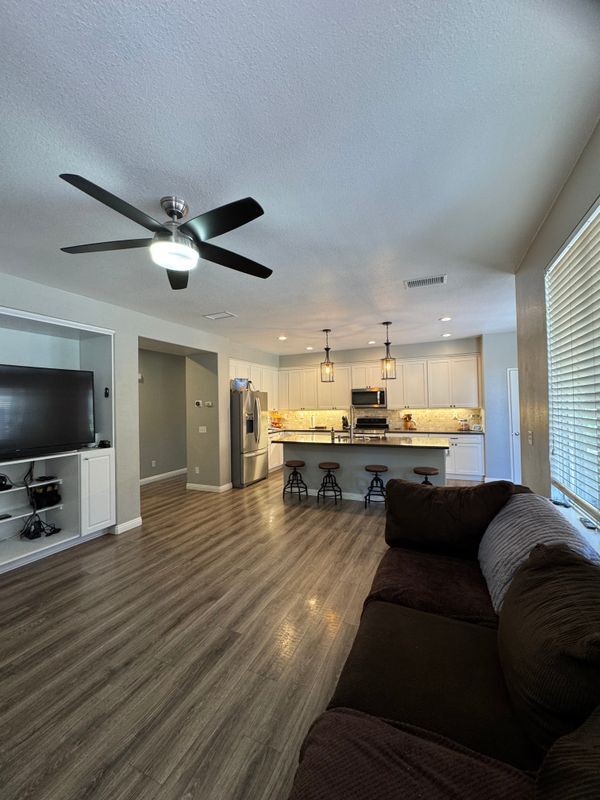 Building Photo - 38068 Floral Cir