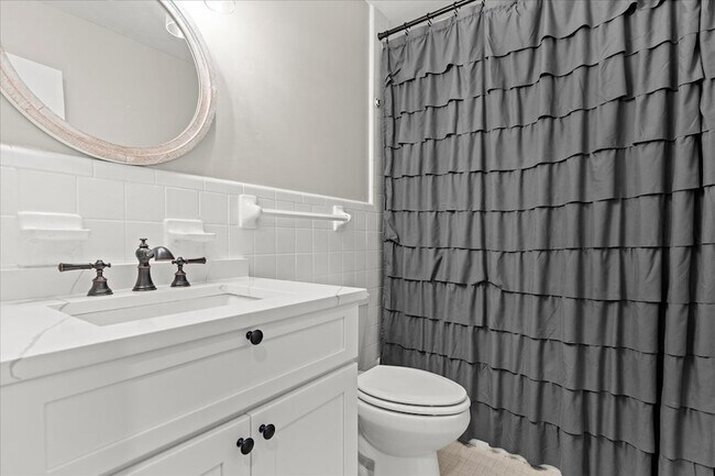 Building Photo - 541 N White St