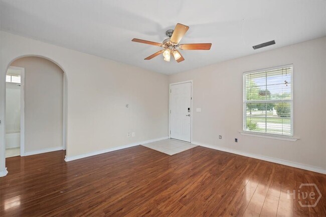 Building Photo - 17 Bushwood Dr