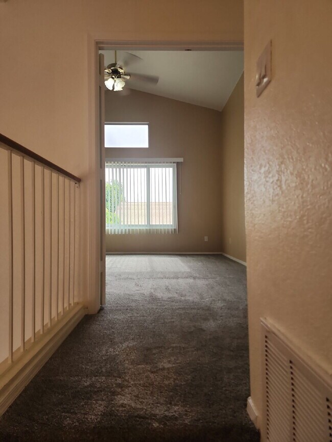 Building Photo - "Spacious 4-Bedroom Glendale Gem with Granite Elegance - 2018 Sq Ft of Comfort!"