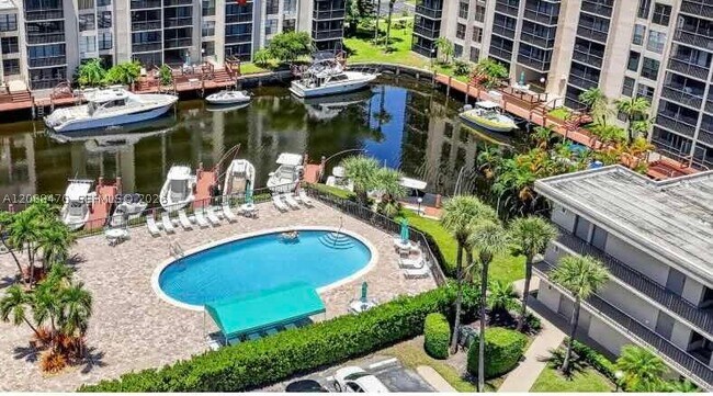 Building Photo - 4 Royal Palm Way