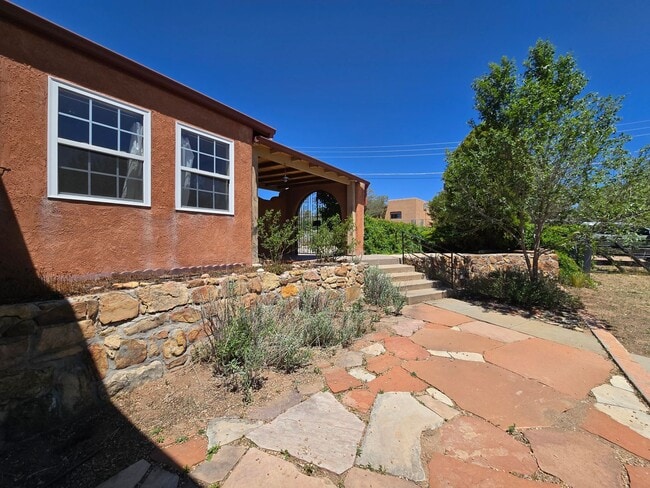Building Photo - 166 Galisteo Ln