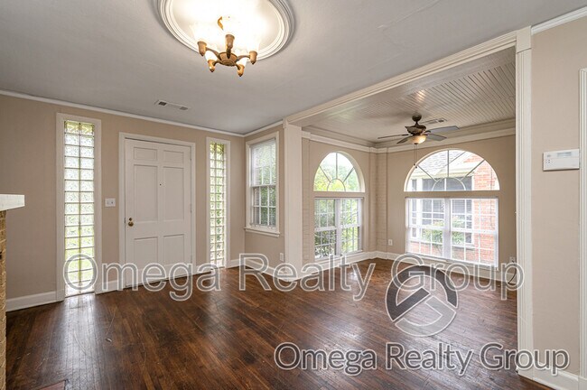 Building Photo - 568 Morningview Dr