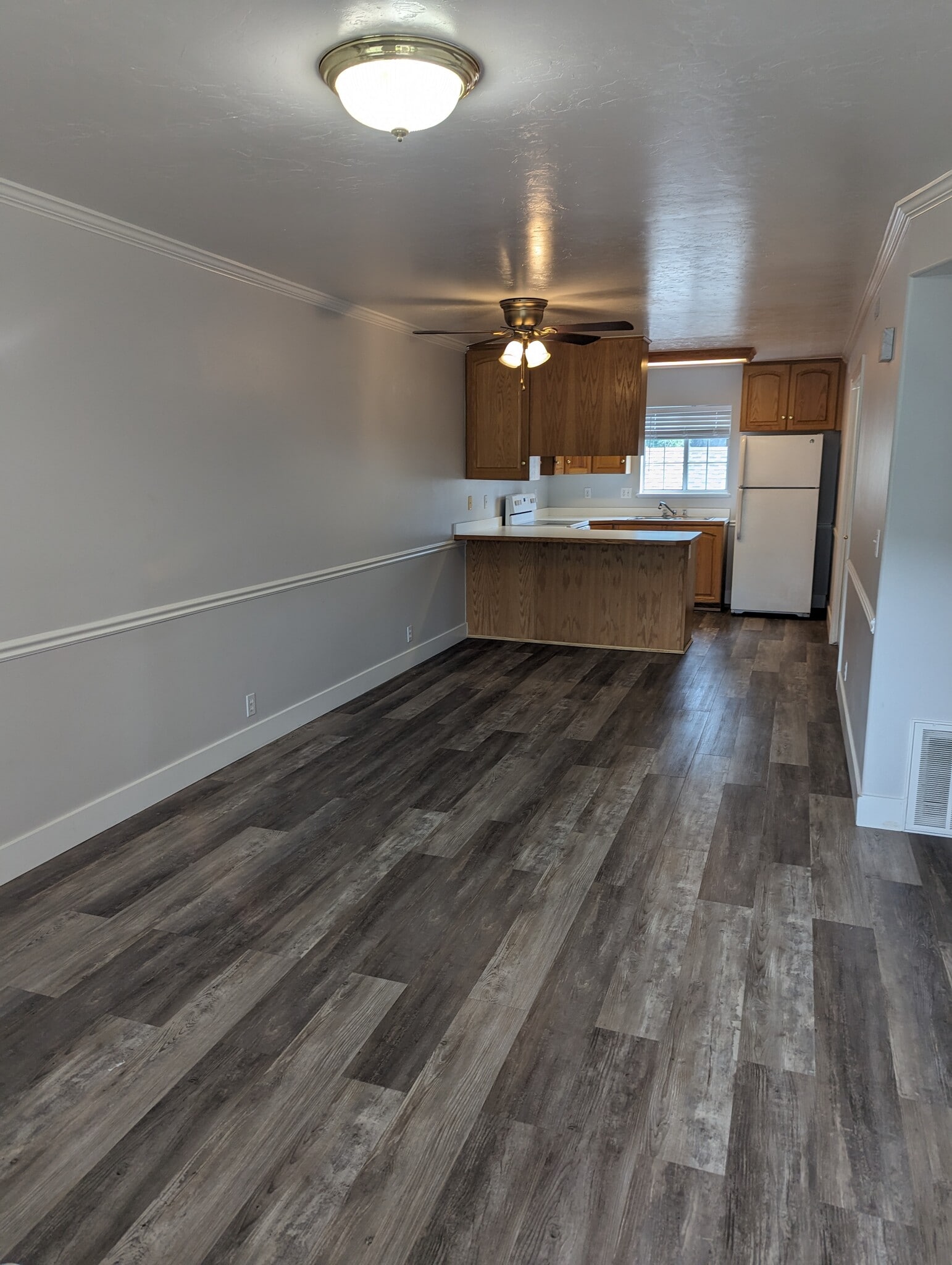 Building Photo - 1050 S Orem Blvd