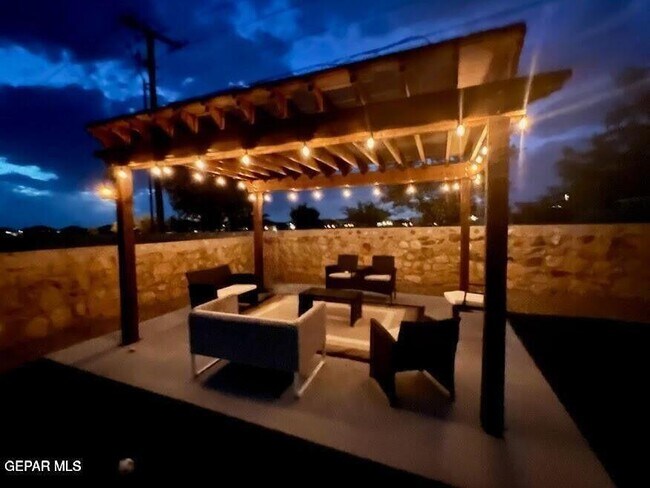 Building Photo - 7561 Red Cedar Dr