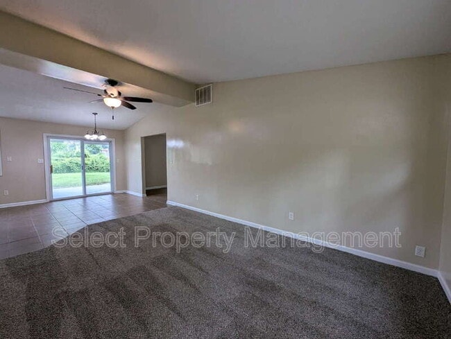 Building Photo - 3220 Thames Dr