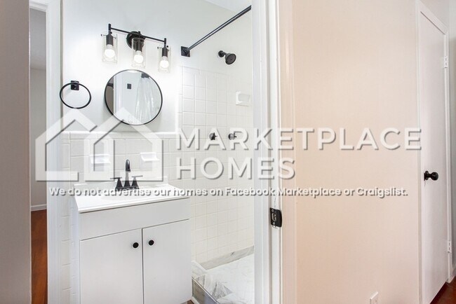 Building Photo - 4477 Glenhaven Dr