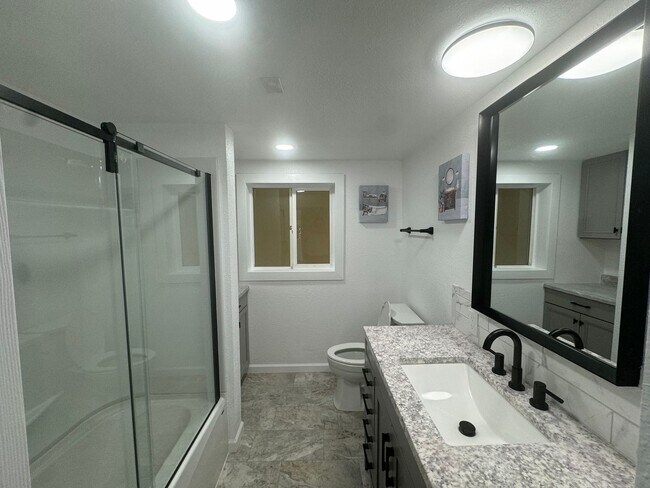 Building Photo - Updated 3 bedroom house