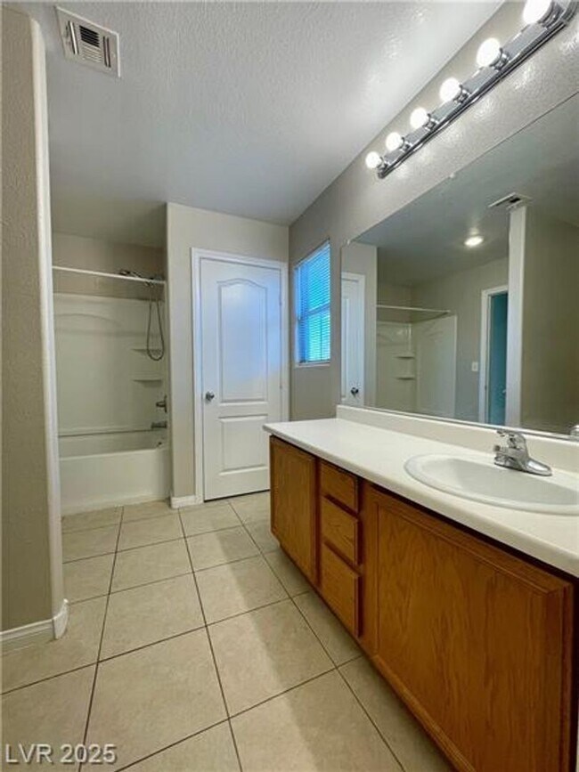 Building Photo - Newly Remodeled with Fresh Paint 4 Bed