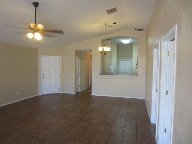 Building Photo - This 3 Bed. 2 Ba. Home Near the U of A, Downtown & I-10 Will Be Available Around April 1st