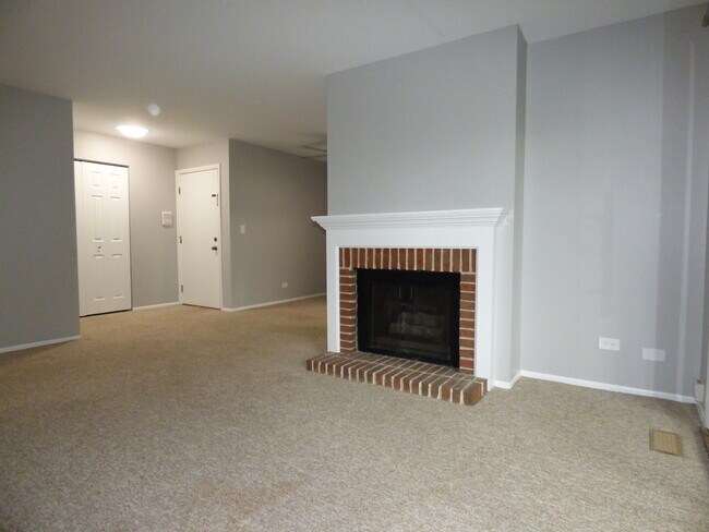 Building Photo - 402 Sandalwood Ln