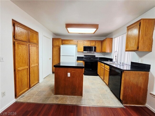 Building Photo - 1824 Sierra Valley Way