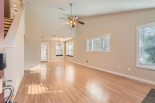 Building Photo - 708 Decker Prairie Dr