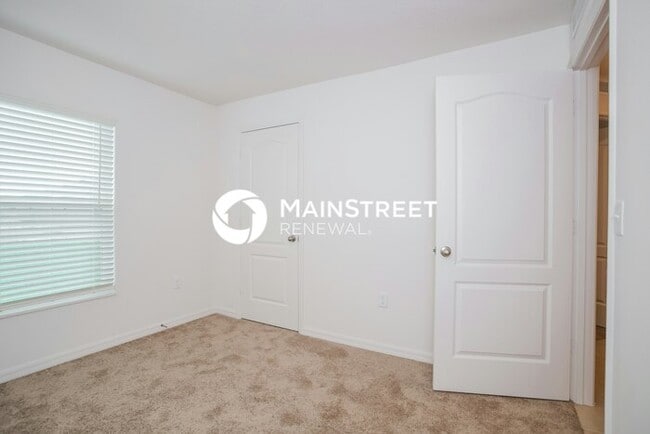 Building Photo - 4 Bedroom Pet-Friendly Home in Dundee, FL with Main Street Renewal