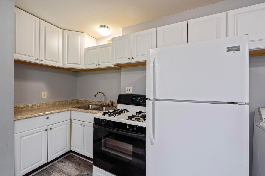Building Photo - 960 Ferndale Pl