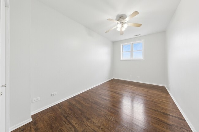 Building Photo - 519 S Maplewood Ave