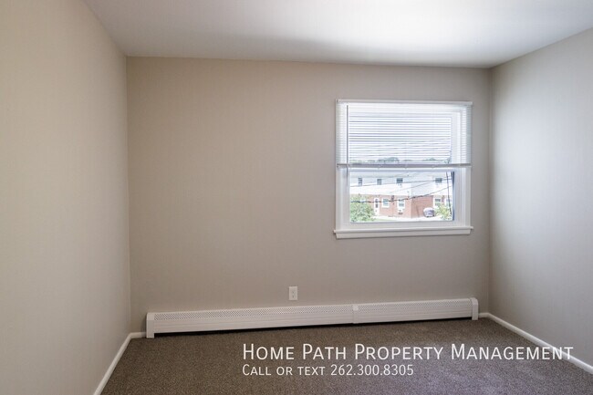 Building Photo - 3030 W Iona Terrace
