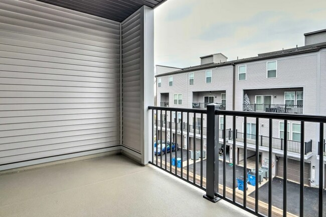 Building Photo - Luxury 3BR/2.5BA Condo w/ Balcony and Rooftop Terrace & Garage – Walk to One Loudoun