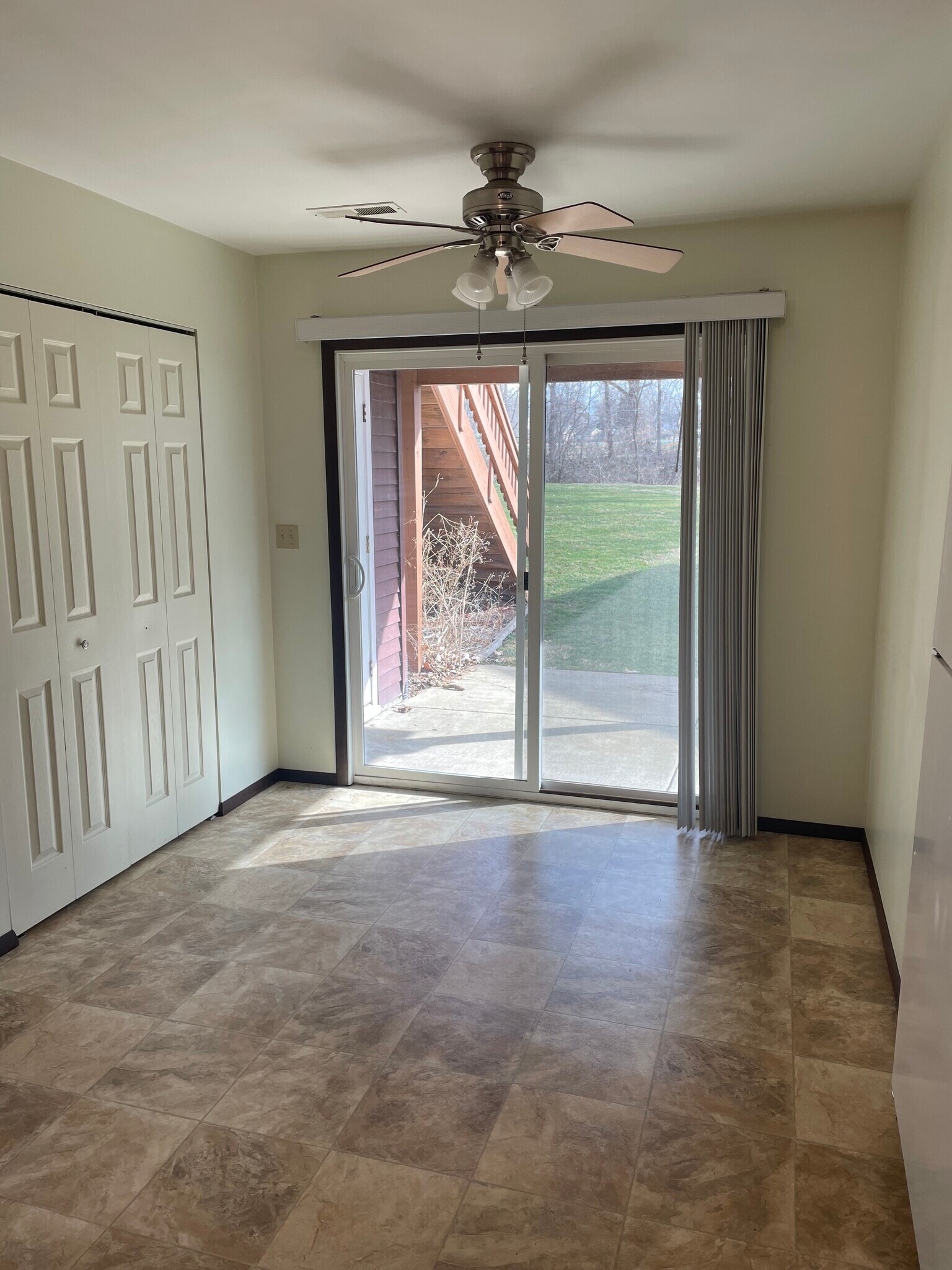 Kitchen/Eat-in w/sliding door to patio - 210 Logan St
