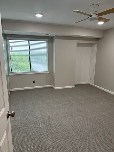 Building Photo - 3800 Powell Ln