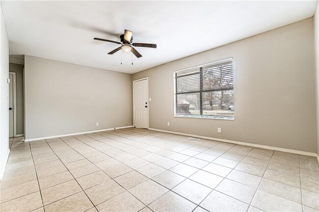 Building Photo - 1014 N Hico St