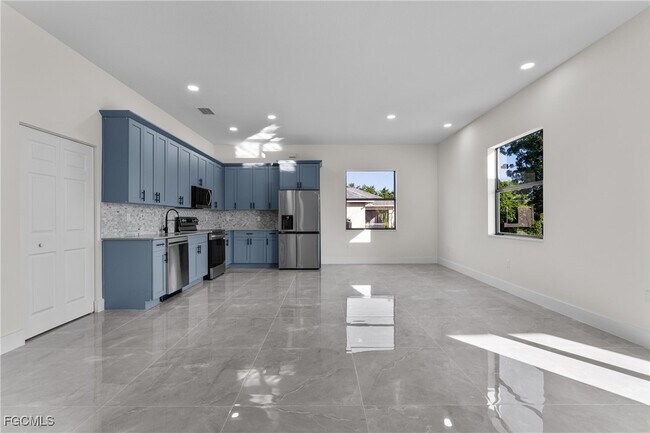 Building Photo - 1134 Cummings St E