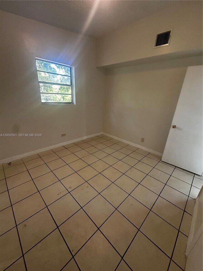 Building Photo - 821 SW 2nd St