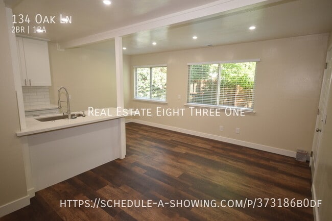 Building Photo - 134 Oak Ln