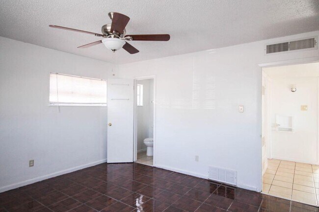 Building Photo - 209 San Saba Rd