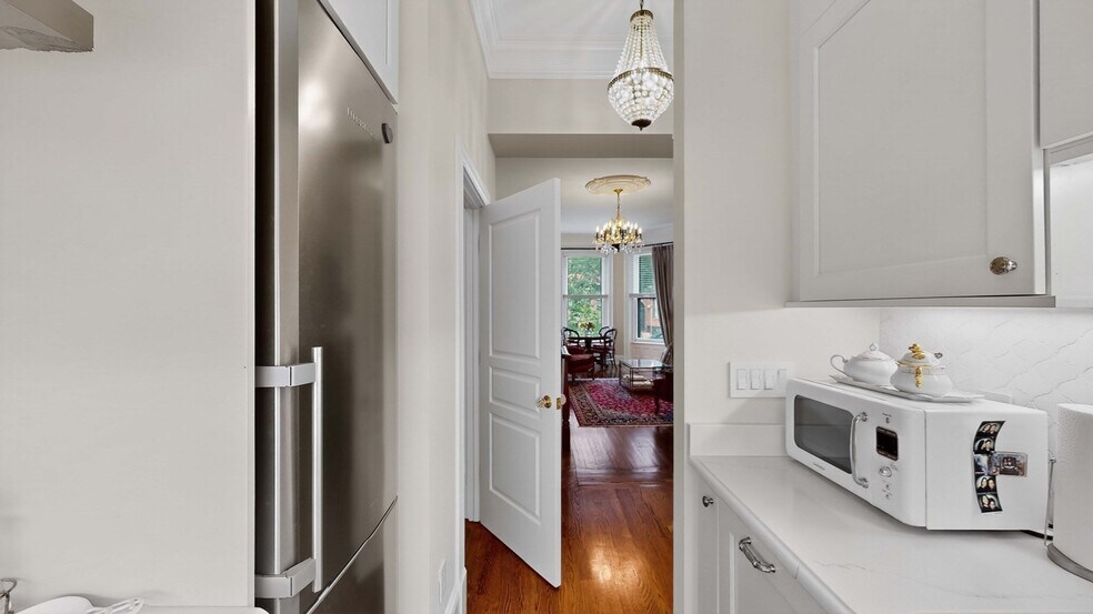 Building Photo - 461 Beacon St