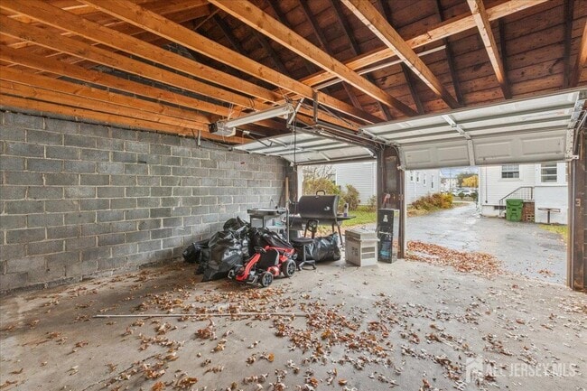 Building Photo - 37 Ireland Ave