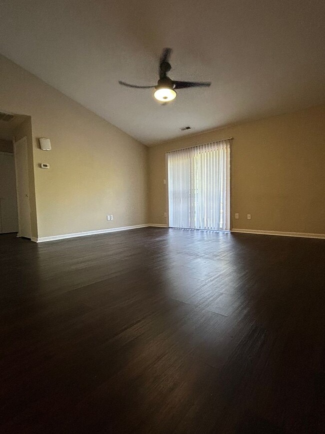 Building Photo - 9629 Vinca Cir