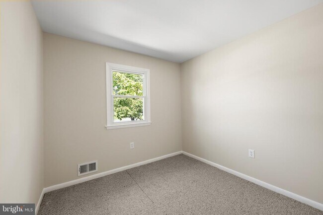 Building Photo - 908 Country Terrace