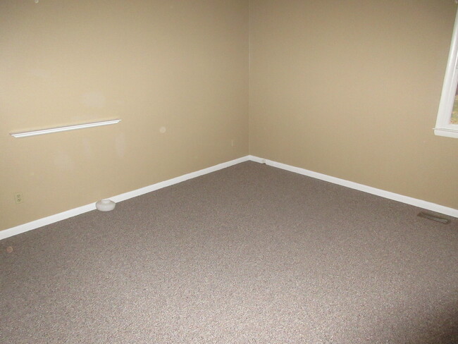 Building Photo - $1,780 - 3 Bedroom 1.5 Bathroom Unfurnishe...