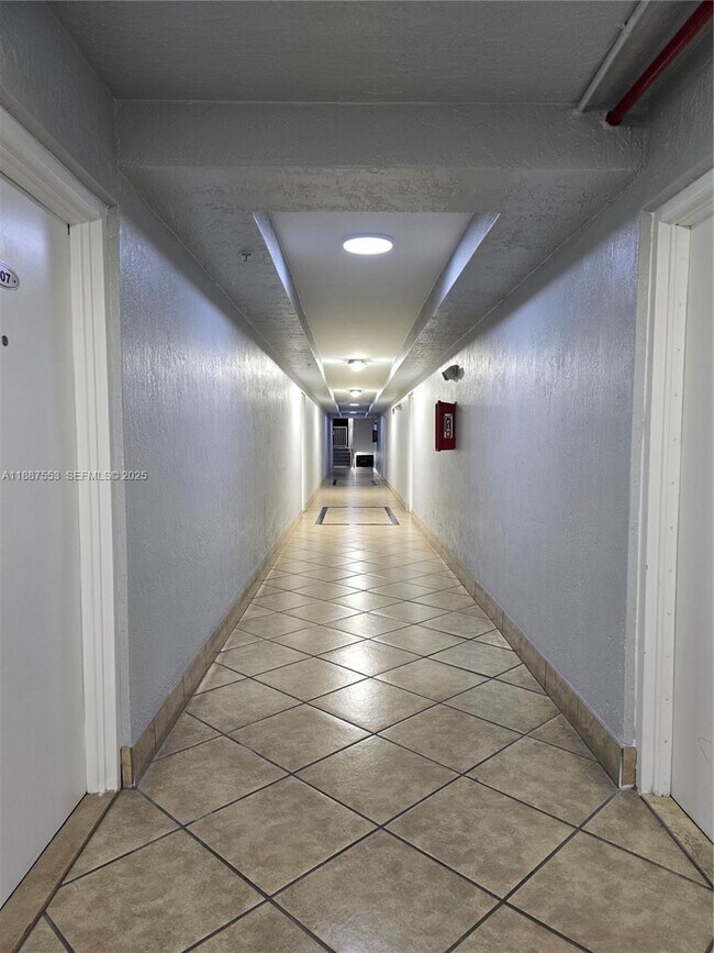 Building Photo - 637 SW 3rd St