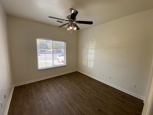 Building Photo - Tulare home for rent