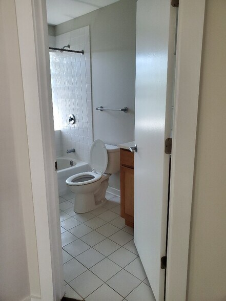 Bathroom - 6206 S Talman Ave