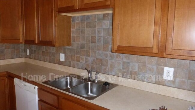 Building Photo - 1308 Saunders Dr