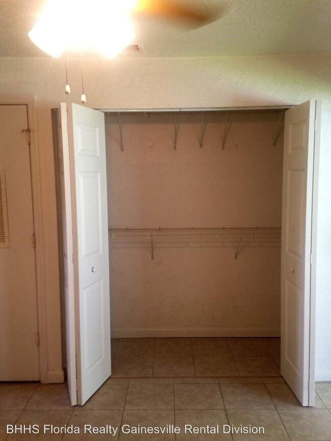 Building Photo - 1406 SW 18th Pl