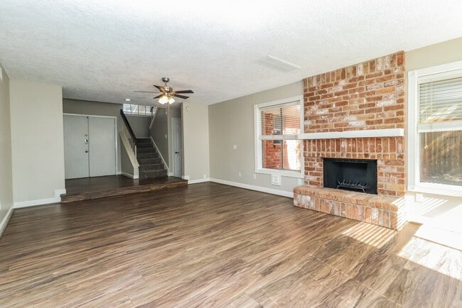 Building Photo - 7811 Goldengrove Dr