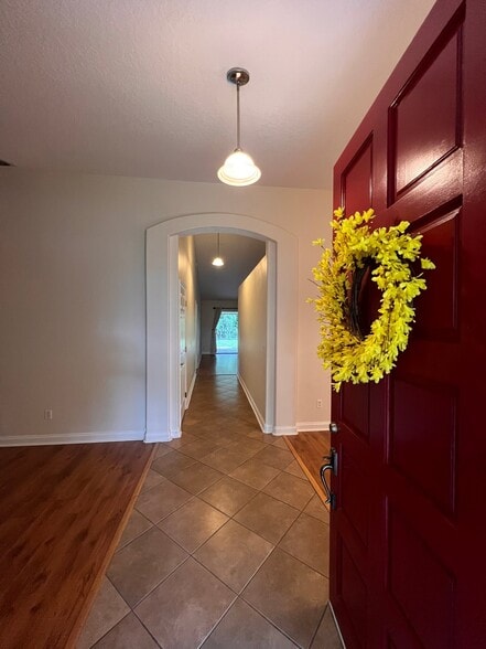 Building Photo - 345 Silver Pine Dr