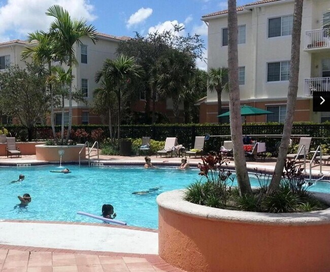 Building Photo - 9901 Baywinds Blvd