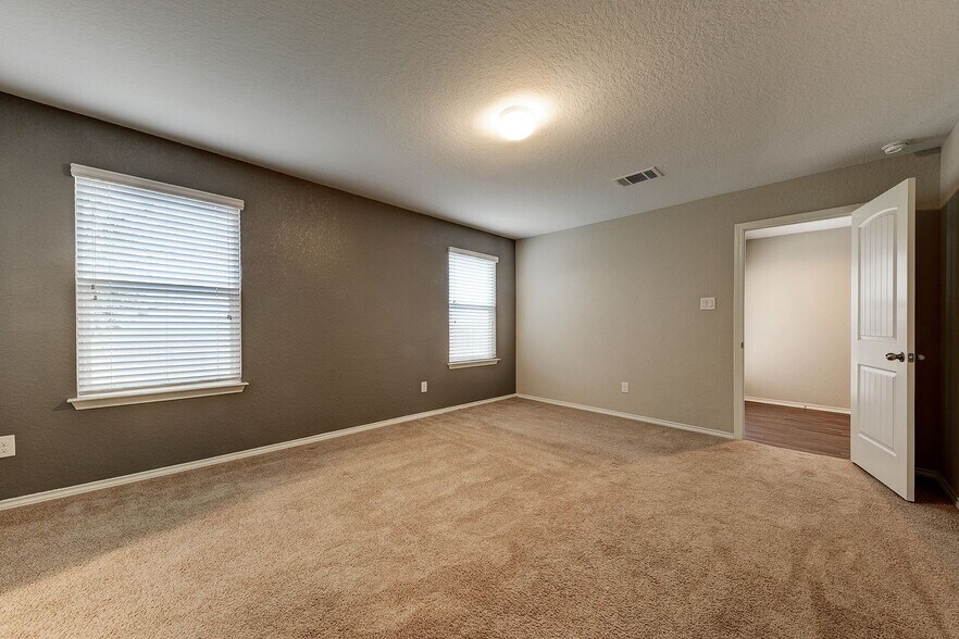 Building Photo - 108 Lance Trl