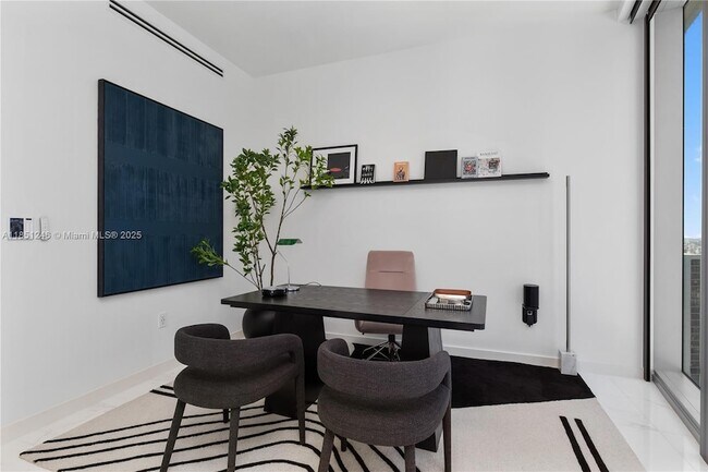 Building Photo - 300 Biscayne Blvd Way
