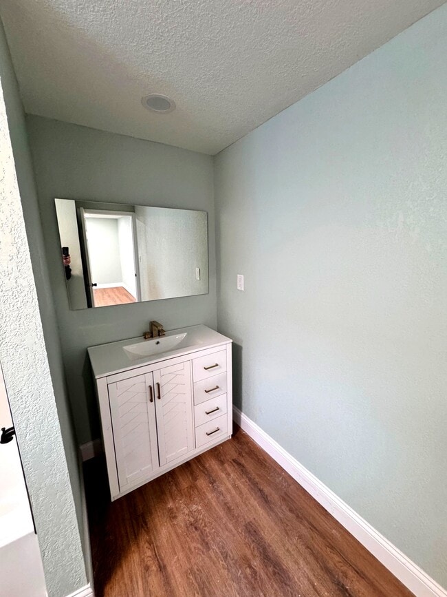 Building Photo - 800 S Westland Dr