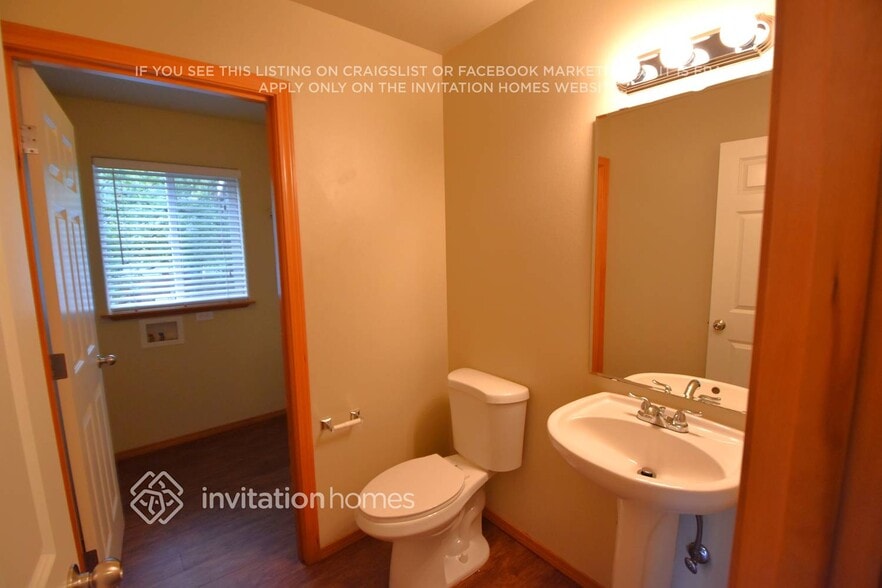 Building Photo - 6527 32nd Pl NE